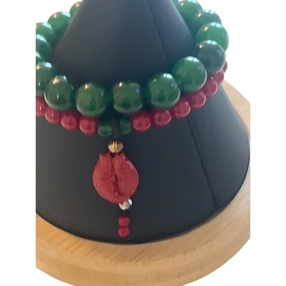 Set of 2 Green Red Jade Beaded Stretch Bracelets Double Koi Fish Pendant 6" - Picture 2 of 5